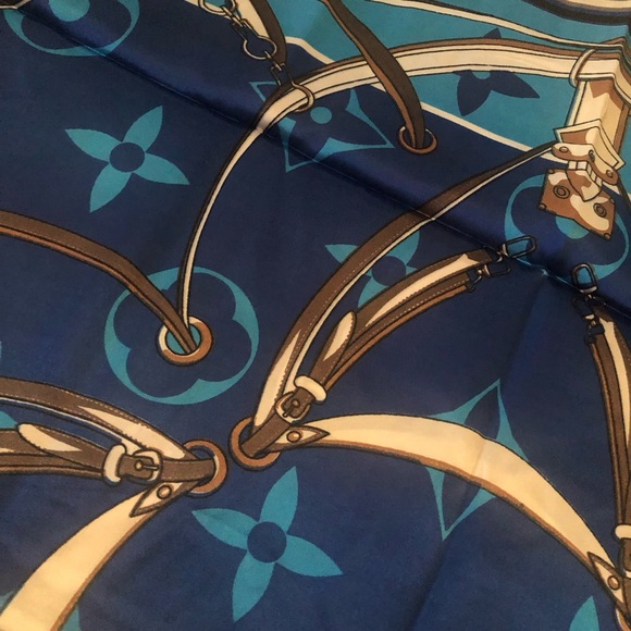 Printed Square Scarfπ - Picture 6 of 11